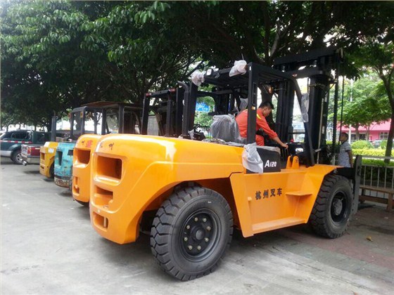 深圳搬運行業(yè)采購杭州叉車案例