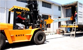 玻璃行業(yè)，杭州叉車串桿屬具卸貨實拍案例