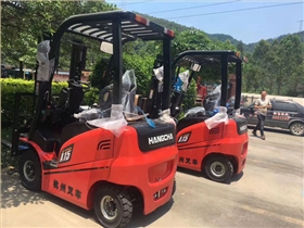 1.5噸電動(dòng)叉車