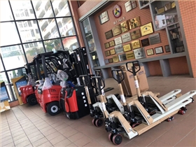 廣州商貿(mào)職業(yè)學校采購杭州叉車案例1