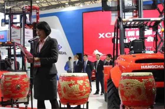 杭叉集團(tuán)XC系列新能源叉車發(fā)布會(huì)現(xiàn)場(chǎng)2