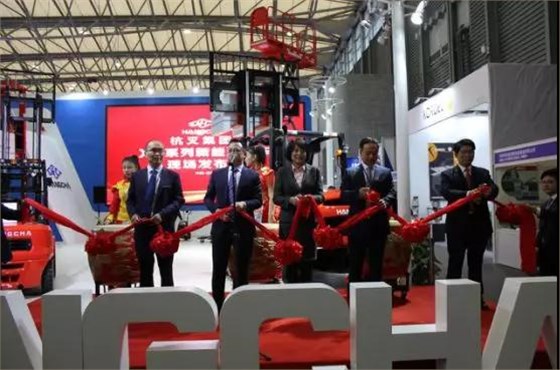 杭叉集團(tuán)XC系列新能源叉車發(fā)布會(huì)現(xiàn)場(chǎng)4