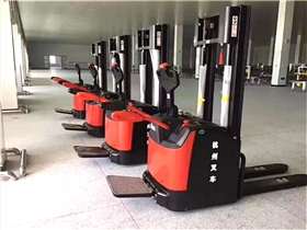 電動(dòng)堆垛車(chē)
