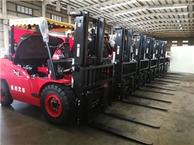 內(nèi)燃叉車