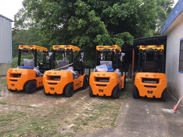 杭州叉車：電動叉車or內(nèi)燃叉車門架變形了…怎么辦？