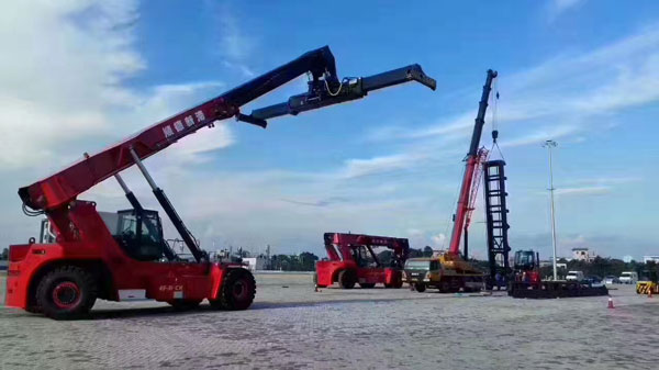 普天同慶丨杭州叉車(chē)港口專用正面吊及杭叉空箱堆高機(jī)進(jìn)駐順德新港