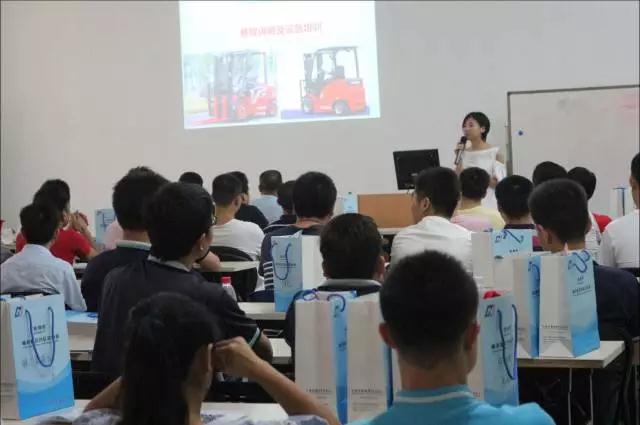 叉車技能培訓(xùn)1