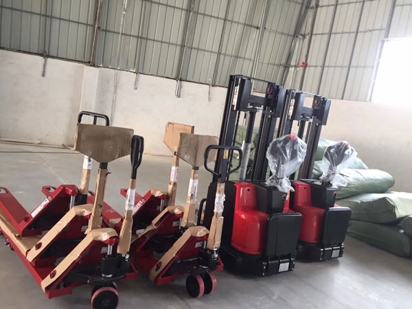 電動(dòng)搬運(yùn)車