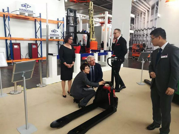 杭叉高位揀選車，您的滿意，我的追求