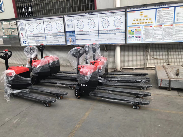 左爾汽配一次性采購6臺(tái)迷你二代搬運(yùn)車1