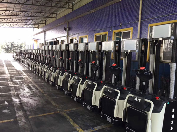 在廣州叉車市場，用最優(yōu)惠的價(jià)格換取性價(jià)比最高的杭州叉車！