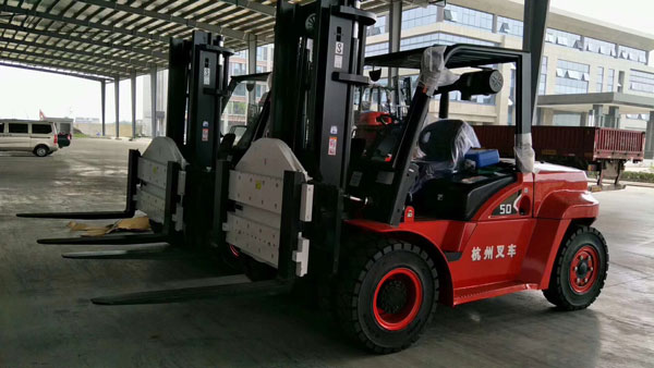 X系列內(nèi)燃叉車-順博鋁業(yè)，會旋轉(zhuǎn)的