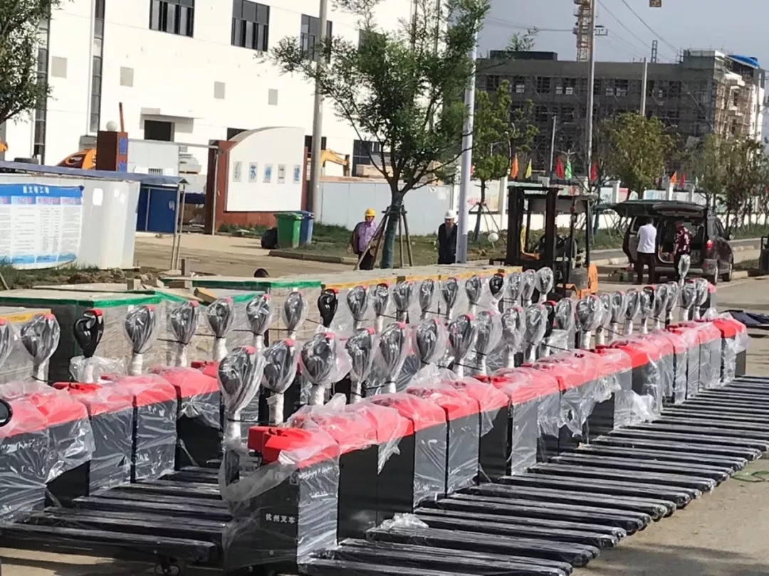 大氣登場！杭叉電動搬運車大批量交付江蘇某新能源企業(yè)
