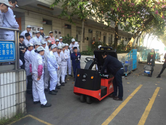 杭叉助力汽車行業(yè)：電動(dòng)叉車和牽引車取長(zhǎng)補(bǔ)短，共提效率！