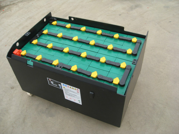 叉車電池不耐用？進(jìn)來看看你就知道怎么做了！