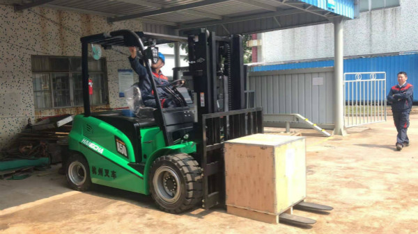 碼頭離不開這樣的叉車，集裝箱作業(yè)叉車怎么選？