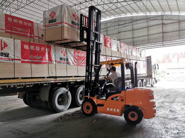 看過來！炎炎夏日，叉車水箱要怎么保養(yǎng)？