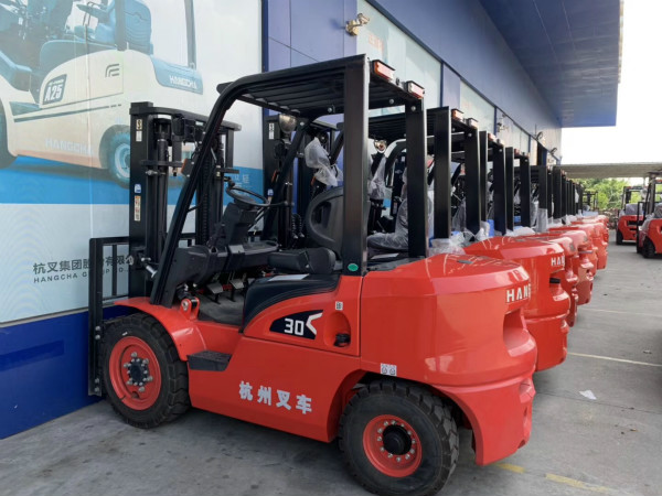 天氣這么熱，人要防中暑，叉車也要防中暑