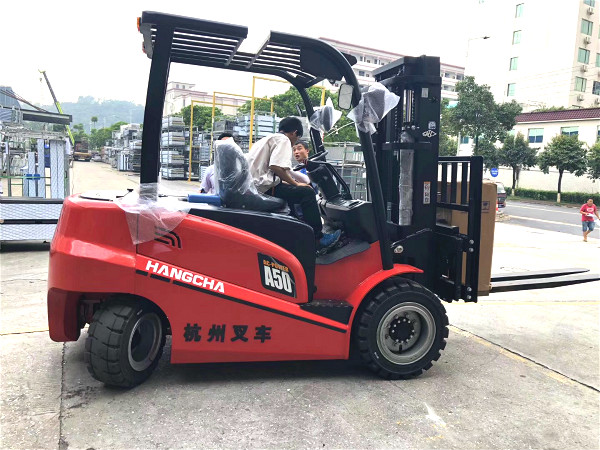 電動叉車比內(nèi)燃叉車好在哪里？