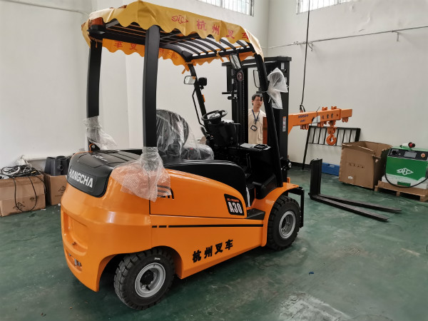 【叉車保養(yǎng)小知識】叉車電池怎樣加水才正確？