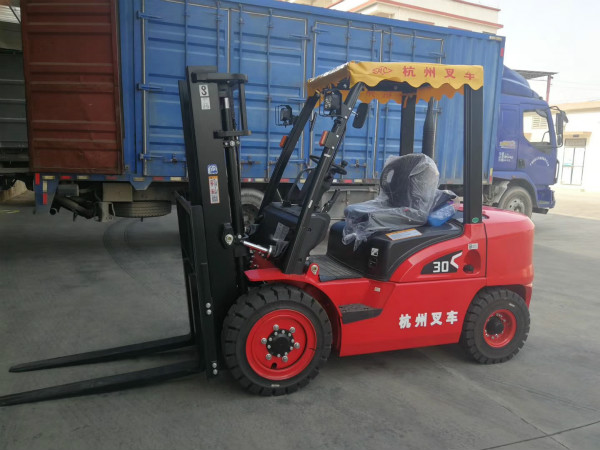 【干貨】買叉車，選實心胎還是充氣胎？