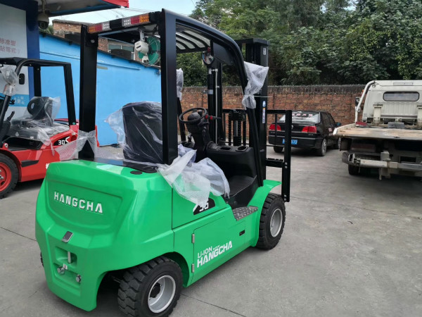 【干貨】電動堆高車、電動搬運車的電機和繼電器應(yīng)該怎么保養(yǎng)？