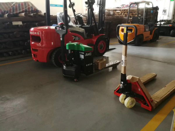 怎么操作叉車才安全？這些危險要規(guī)避！