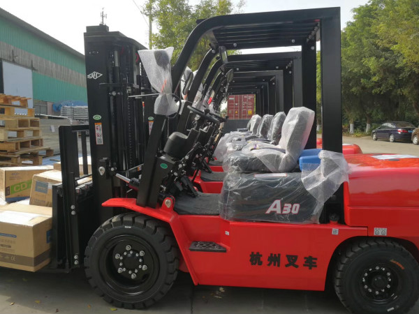 叉車轉(zhuǎn)向沉重？叫你這些方法排除！