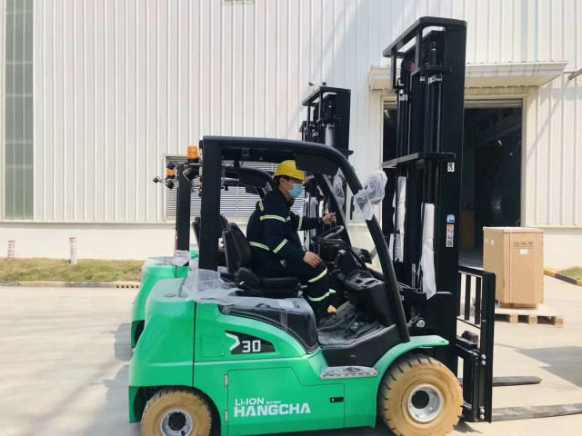 貨物托盤在倉庫和叉車貨架配合使用，需要注意什么？