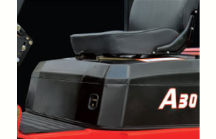 9.整體式發(fā)動機機罩及配置安全鎖扣-杭州叉車內(nèi)燃叉車