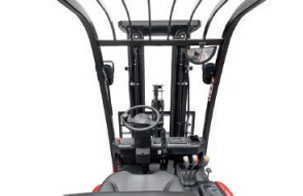 1.采用優(yōu)化設(shè)計(jì)的寬視野門架-杭州叉車電動(dòng)叉車